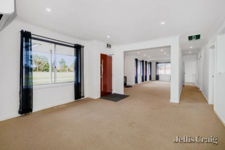 3 Bed, 1 Bath - Photo 2