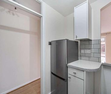 Eastbrook Close, Woking, Surrey, GU21 - Photo 5