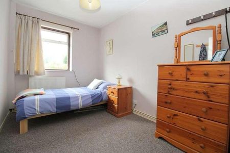 Albain Crescent, Ashford, TW15 - Photo 4