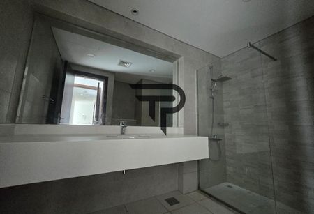 Spacious Layout | Best Community | High Floor - Photo 4