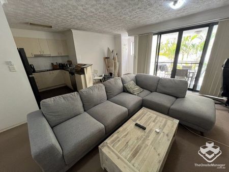 Modern 2 bedroom 2 bathroom unfurnished apartment in a beach complex in Burleigh Heads - Photo 4