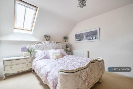 4 bedroom detached house to rent - Photo 4