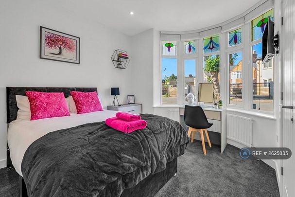 1 bedroom in a house share to rent - Photo 1