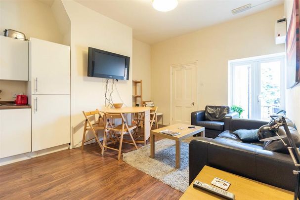 3 bedroom flat to rent - Photo 1