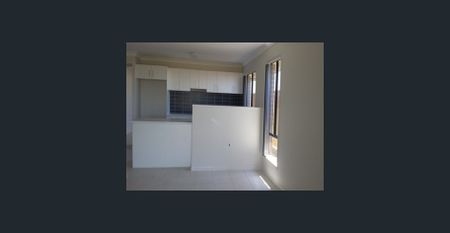 BEAUTIFUL FAMILY HOME IN GREAT LOCATION! - Photo 3