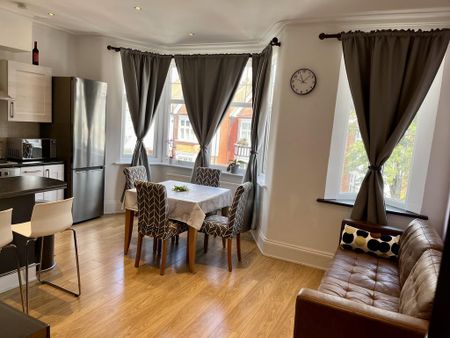 2 bedroom flat to rent - Photo 2