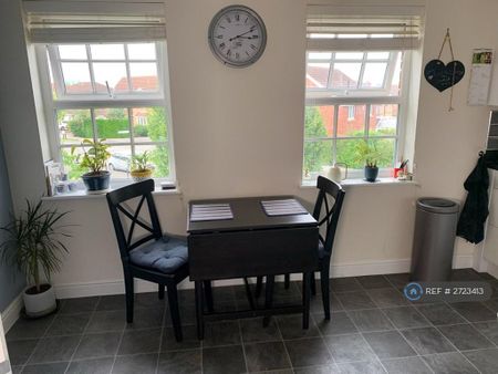 2 bedroom flat to rent - Photo 4