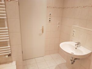 Antonstr. 40, Wohnung 9 ~~~ Einbauküche, Balkon, Bad mit Wanne und Dusche, Abstellraum - Photo 3