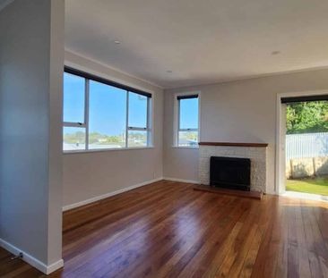 Newly Renovated 3-Bedroom Home with Mountain Views & Modern Comfort - Photo 2