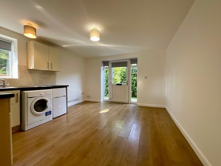 2 bedroom Ground Floor Flat to let - Photo 2