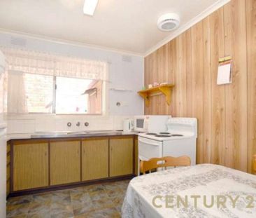 A Cozy Spot in Noble Park - Photo 1