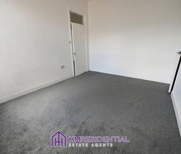 3 bedroom flat to rent - Photo 4