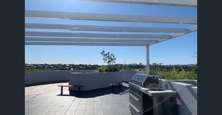 2 Bedroom Sub-Penthouse Apartment in Rockdale - Photo 3