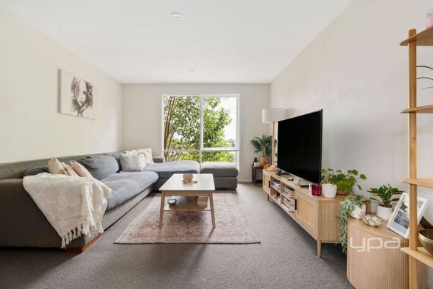 CONVENIENCE MEETS COMFORT - Photo 1