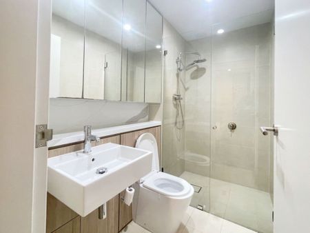 Nearly Brand New Luxury Apartment in Hurstville&excl;&excl; - Photo 3