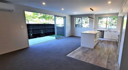 Two bedroom, two bathroom home - Photo 4