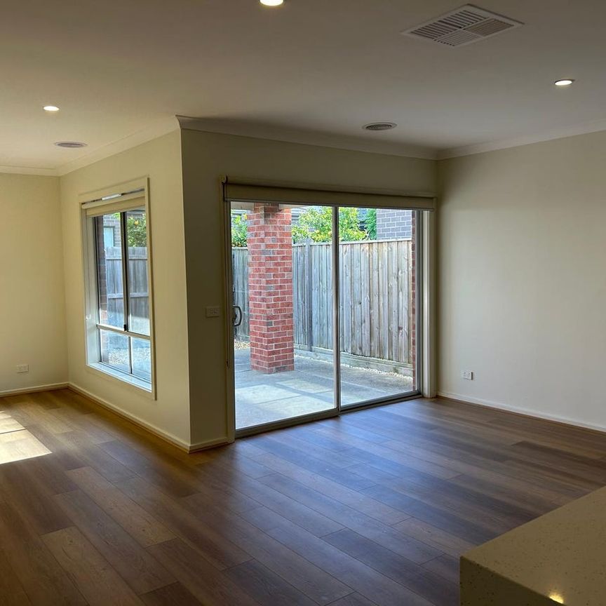 Well-Located 4-Bedroom Family Home Close to Schools & Transport!! - Photo 1