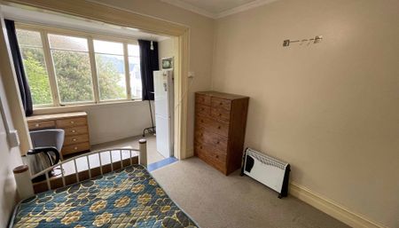 Convenient Studio Room on Union Street - Photo 3