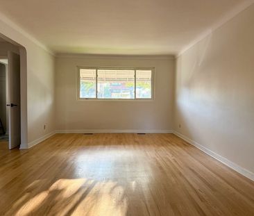 For Lease - 865 Woodroffe Avenue, McKellar Heights - Glabar Park an... - Photo 2