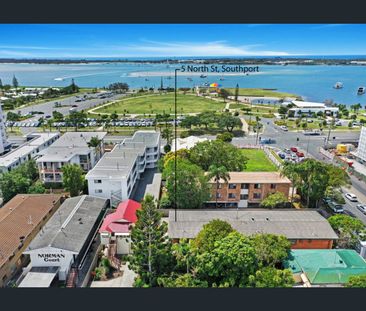 Central Southport - Walk To The Broadwater - Photo 1