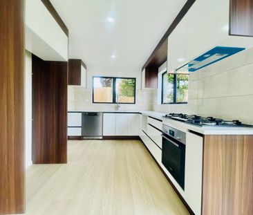 MANUREWA, 4 BEDROOMS - Photo 2