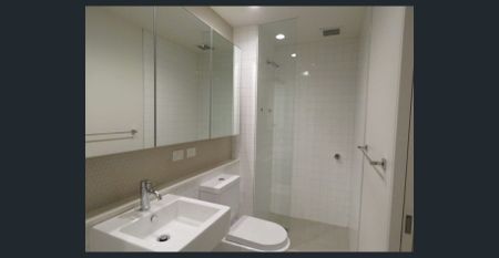 PERFECTLY POSITIONED STUDIO APARTMENT! - Photo 4