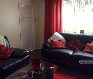 3 bedroom semi-detached house to rent - Photo 2