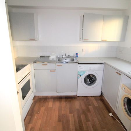 Pickwick Close, Hounslow - Photo 3