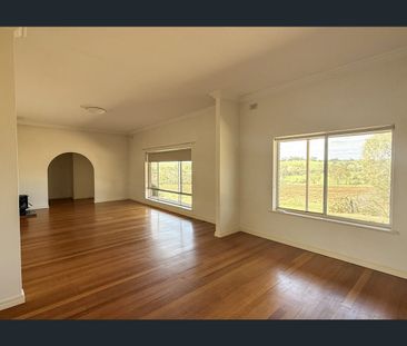 Spacious Family Home - Photo 3