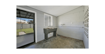 SPACIOUS 3 BEDROOM HOME WITH MULTIPLE LIVING SPACES - Photo 2