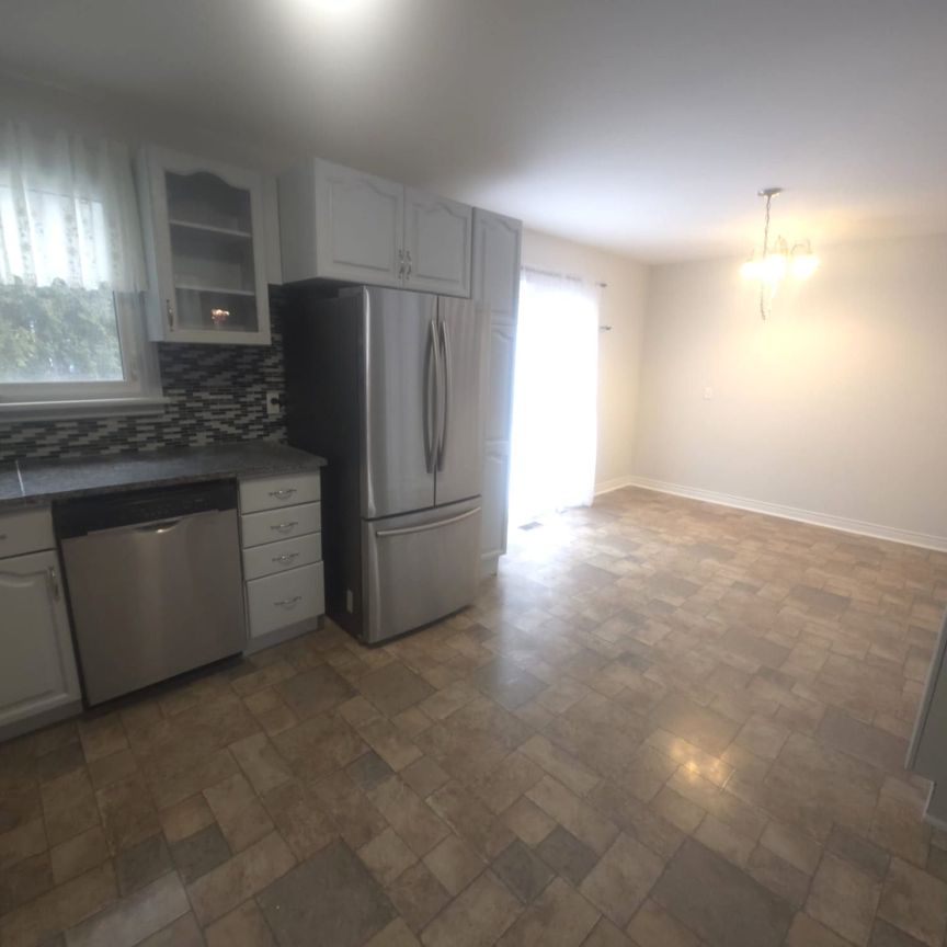 For Lease - 13 Spring Street, Whitchurch-Stouffville, Ontario - Photo 1