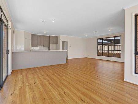 Spacious Family Home - Photo 5