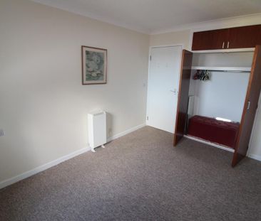 1 bedroom retirement property to rent - Photo 6