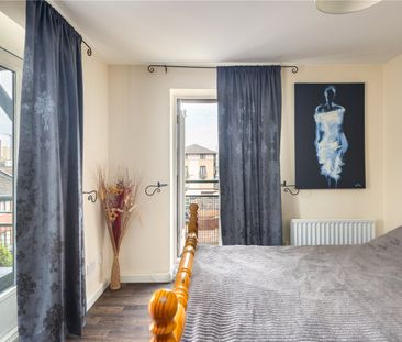 East Lodge, E16 - Photo 5