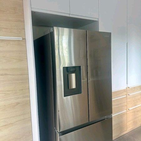 GRAND PPARTEMENT 4 1/2 SUR DEUX ÉTAGES - Photo 3