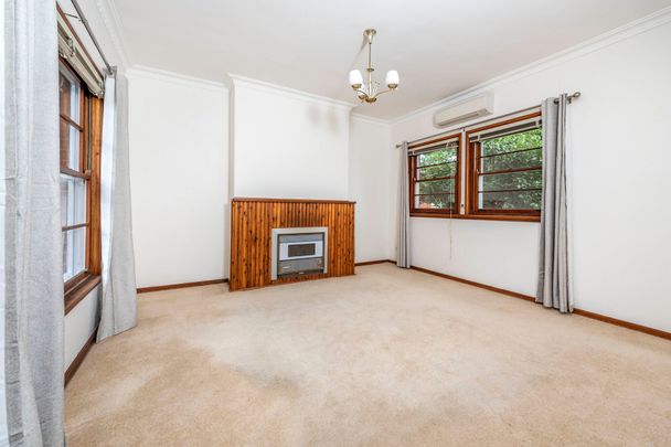 9 Frome Street, Narrabundah. - Photo 1