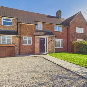 3 bed semi-detached house to rent in Jones Way, Hedgerley, Berkshire - Photo 2