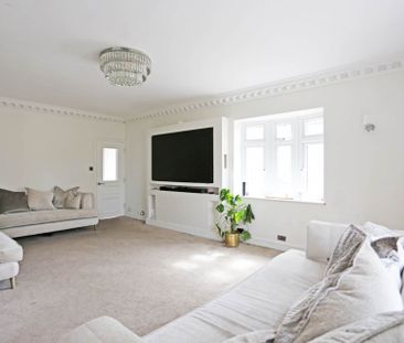 Price £3,000 pcm - Available 22/12/2025 - Part Furnished - Photo 4
