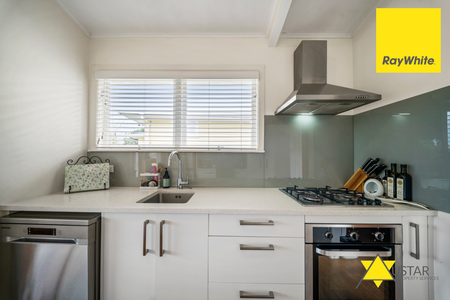 Charming Family Home in Blockhouse Bay - Photo 5