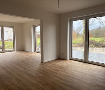 Neubau und Erstbezug: Moderne Doppelhaushälfte in Rastede umgeben v... - Photo 1