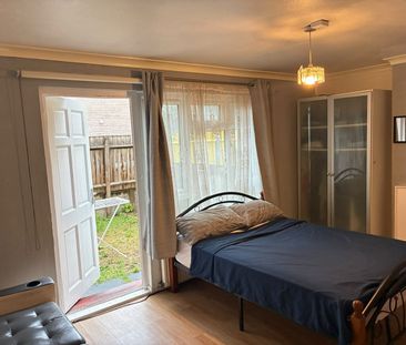 Room in a Shared House, Forest Gate, E7 - Photo 1
