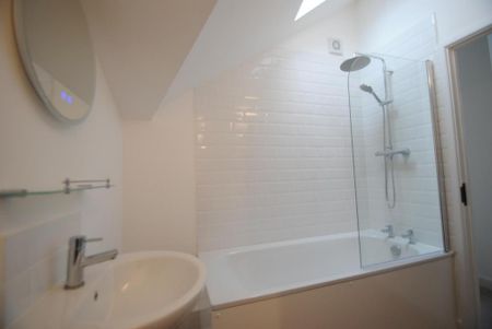 2 bedroom end of terrace house to rent - Photo 3