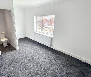 3 bed terraced house to rent in NE64 - Photo 3