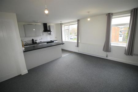 2 bedroom maisonette to rent - Photo 2