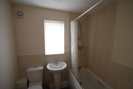 2 bedroom flat to rent - Photo 5