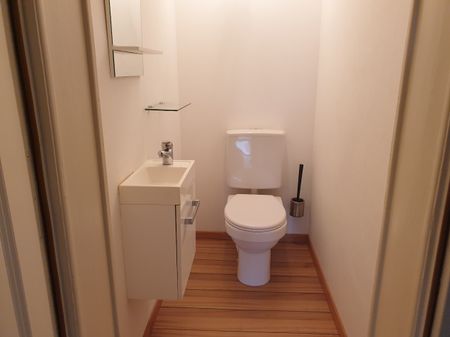 Appartement de 4,5 pièces au 1er étage avec balcon - Photo 2