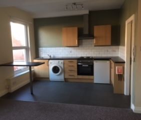 Studio Flat, Grange Avenue, LS7 - Photo 3