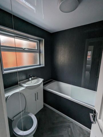 2 bedroom terraced house to rent - Photo 4