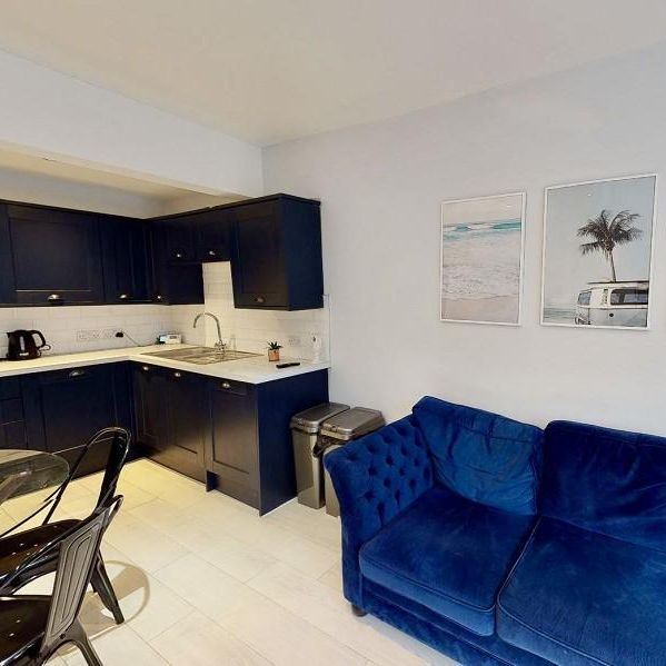 8 bedroom terraced house to rent - Photo 1