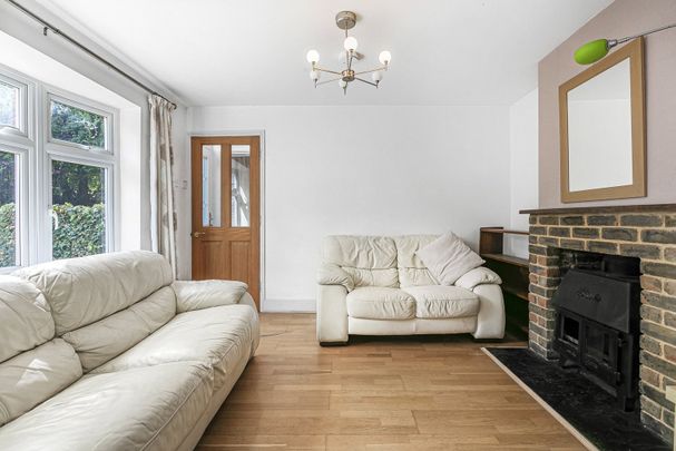 Harvest Road, Englefield Green, Egham, Surrey, TW20 0QS - Photo 1